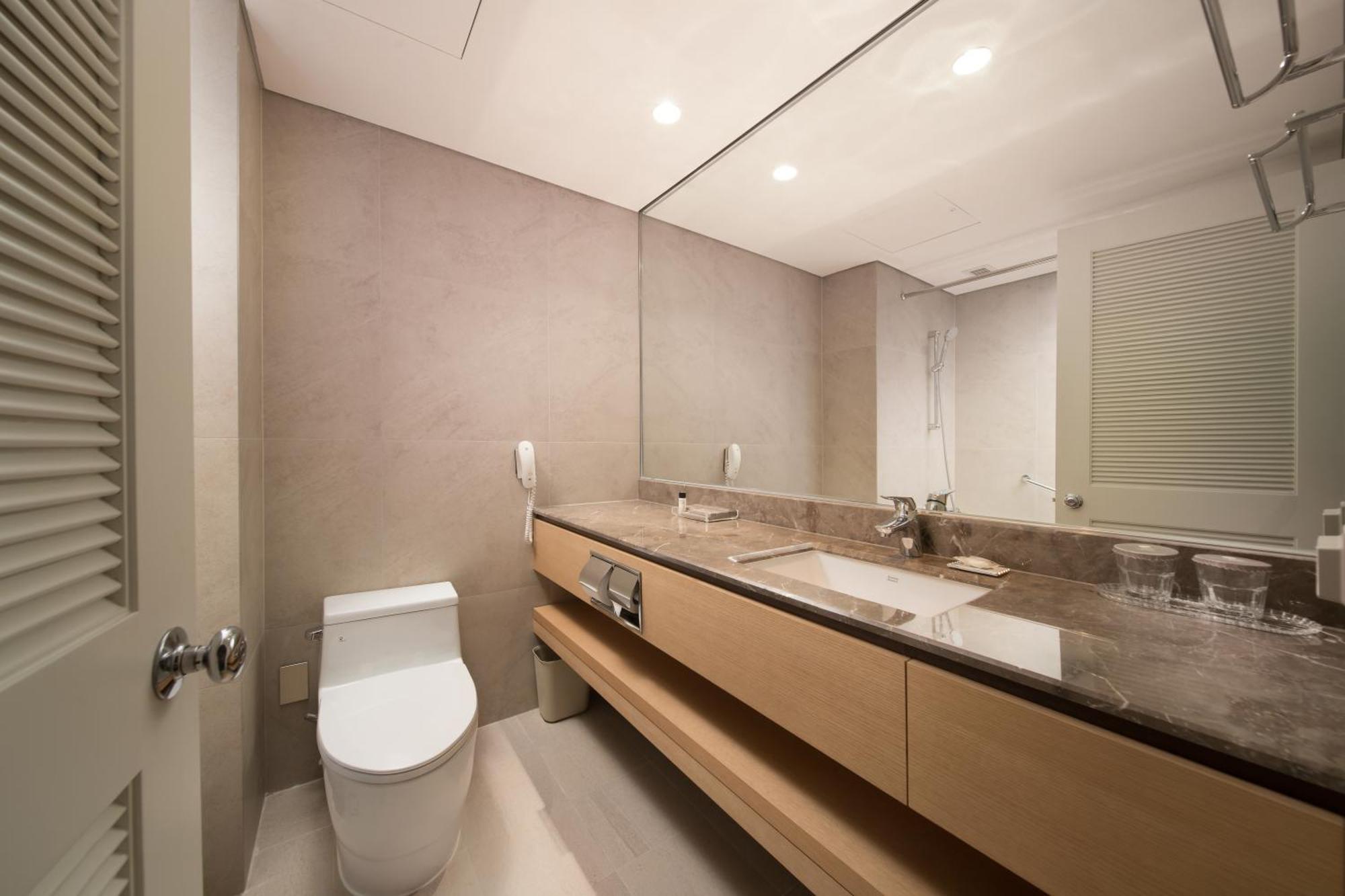 Corner Suite