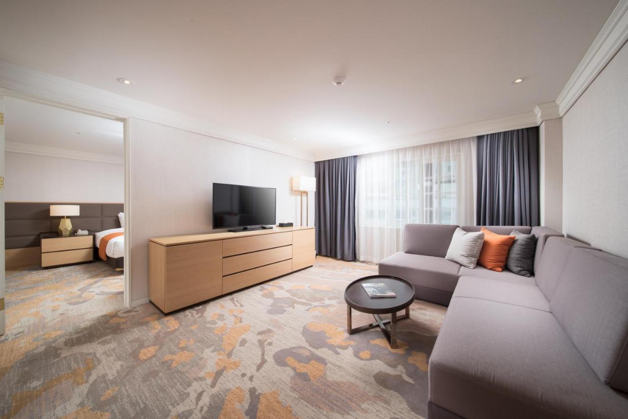 Corner Suite